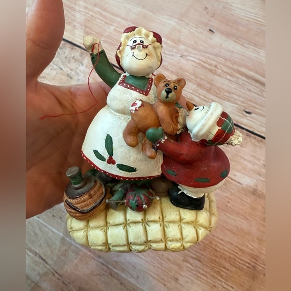 Crazy Mountain Designs Santa's Workbench Snowman Sewing Xmas figurine Vintage - Picture 1 of 7